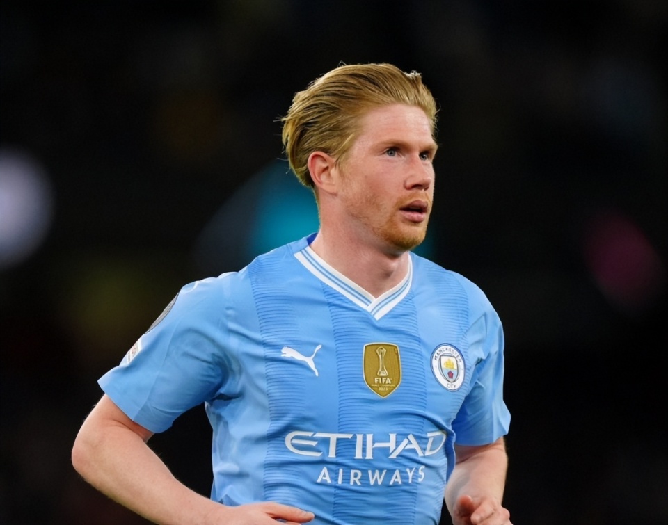 足球世界杯球场建设进入收尾阶段，安全标准升级