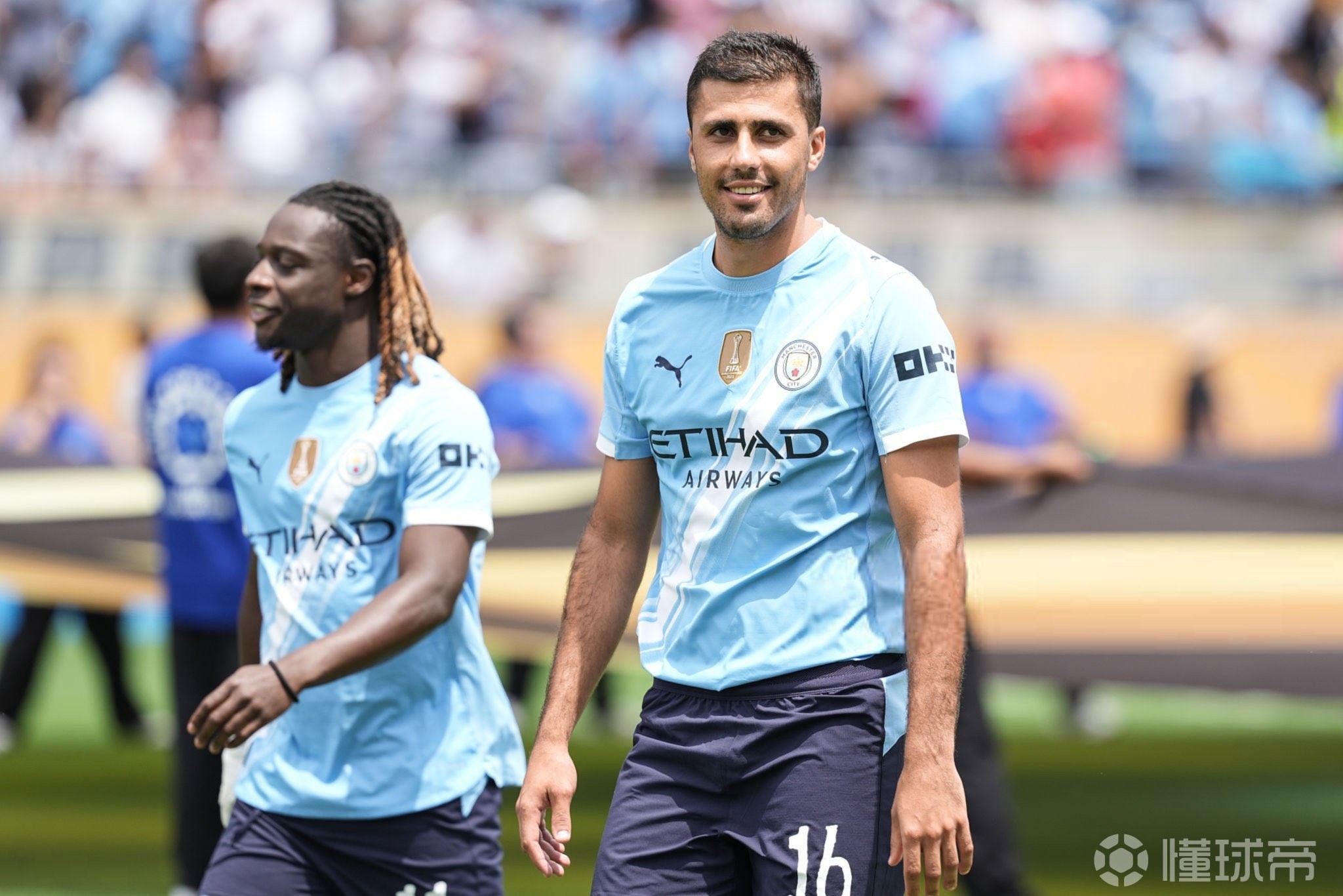 五粮液FIFA2026世界杯官方联名产品全球首发 携手世界杯开启“美酒+体育”跨界叙事新篇