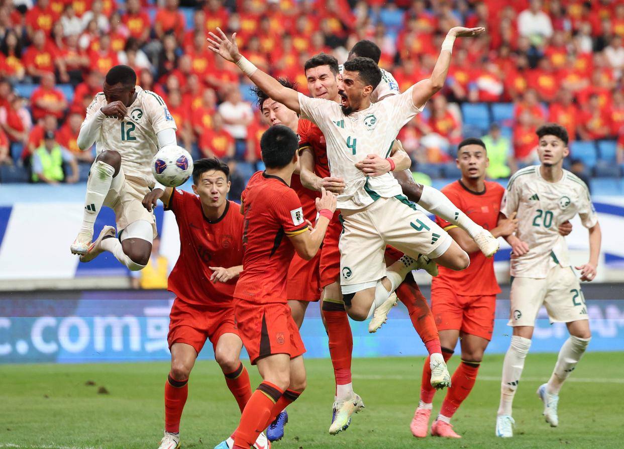 再见曼联！曝6500万“顶星”离队！1.8亿强援投奔红魔，强挖皇马