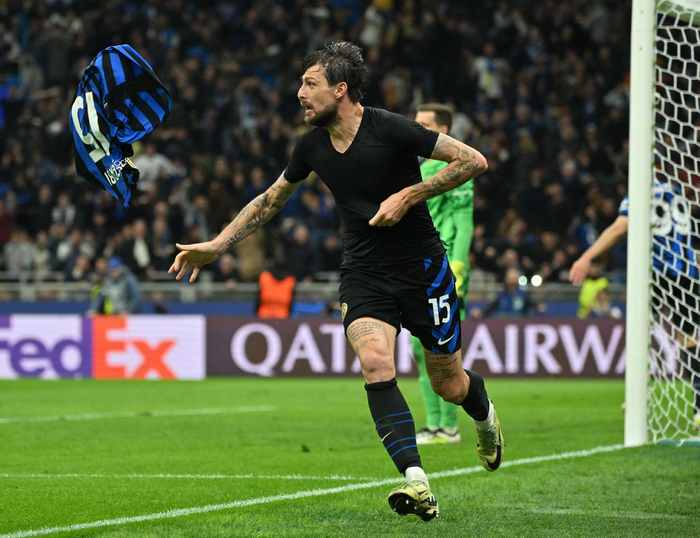 曼联官方：姆伯莫将在对阵埃弗顿的比赛中上演首秀