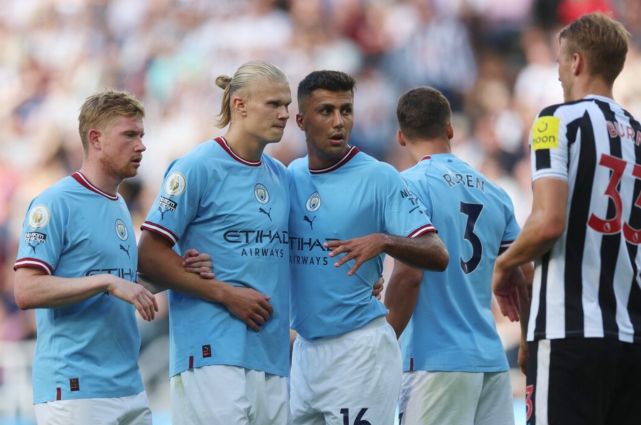 篮球勇士核心三分11投9中，全场手感火热