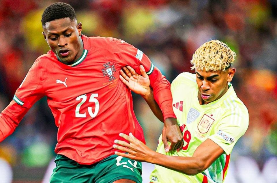 佐拉：当年有幸和马拉多纳一起练习任意球，让我能力明显提升