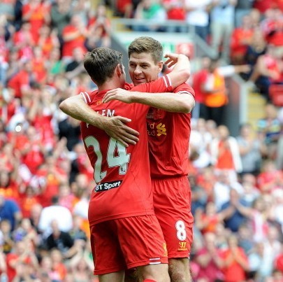 独行侠新太子？赛后众多球迷等待弗拉格签名合影